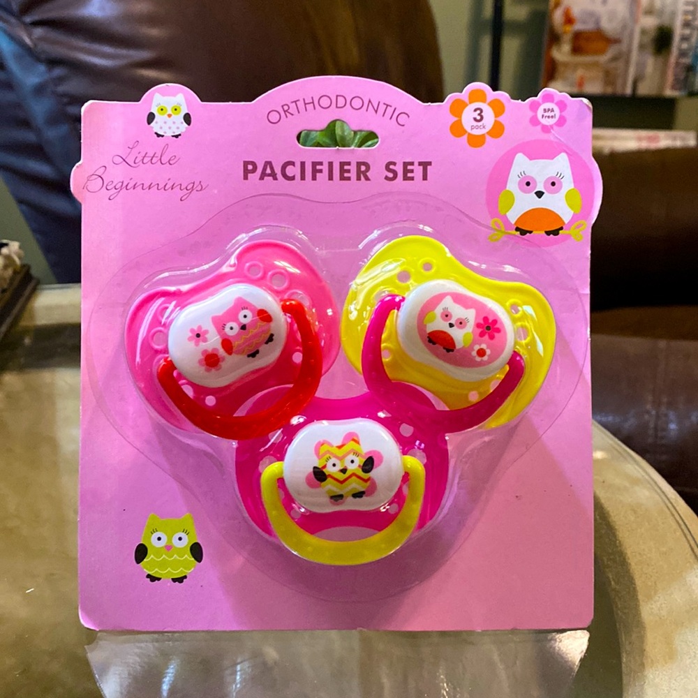 Little beginnings Orthodontic pacifier set